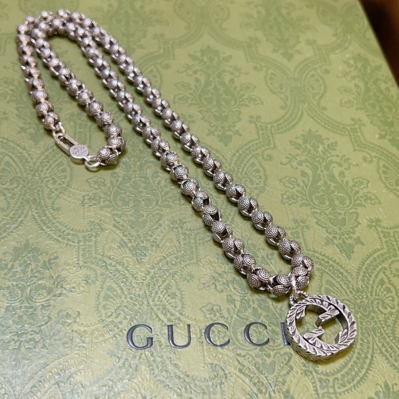 G*u*i necklaces